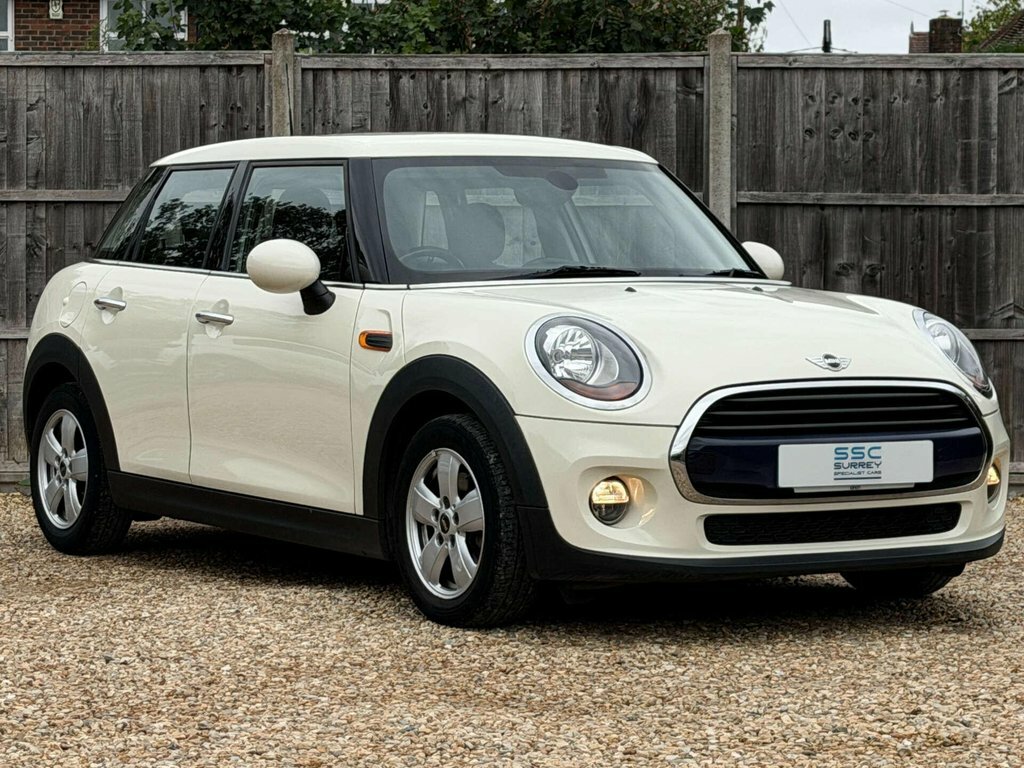 Mini Hatch 1.5L Cooper White