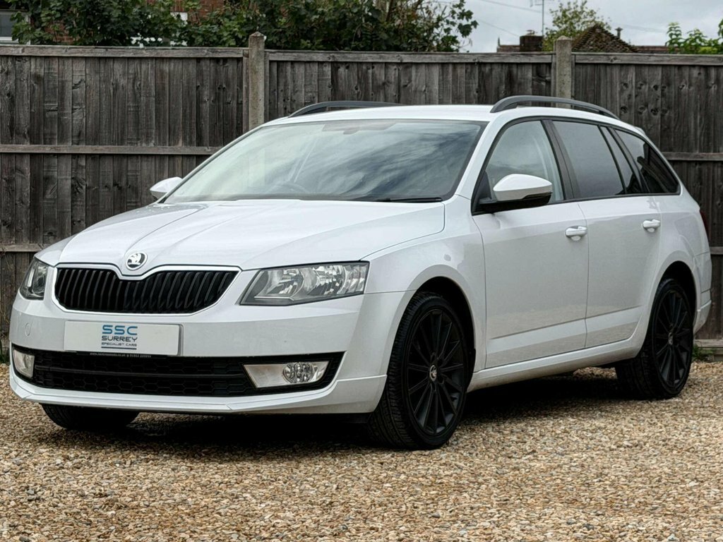 Skoda Octavia 2L Black Edition White #2