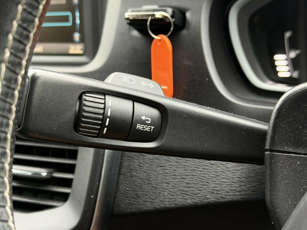 Volvo V40 2L Momentum Grey #43
