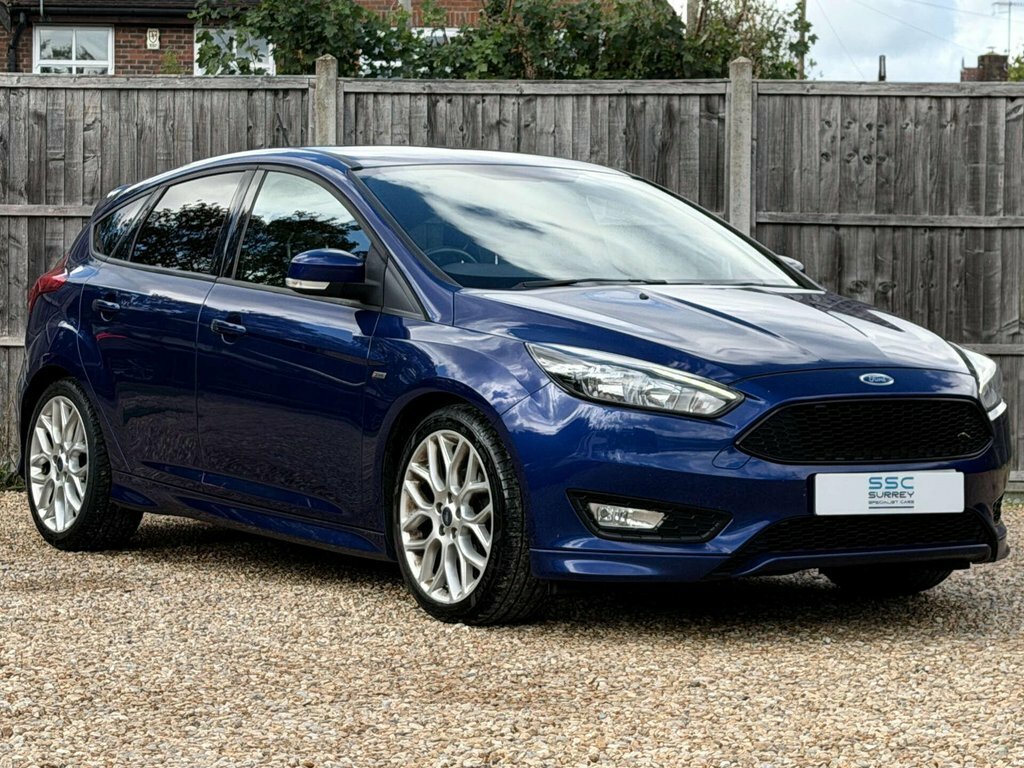 Ford Focus 1L St-line Blue