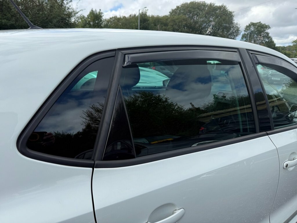 Volkswagen Polo Beats White #8