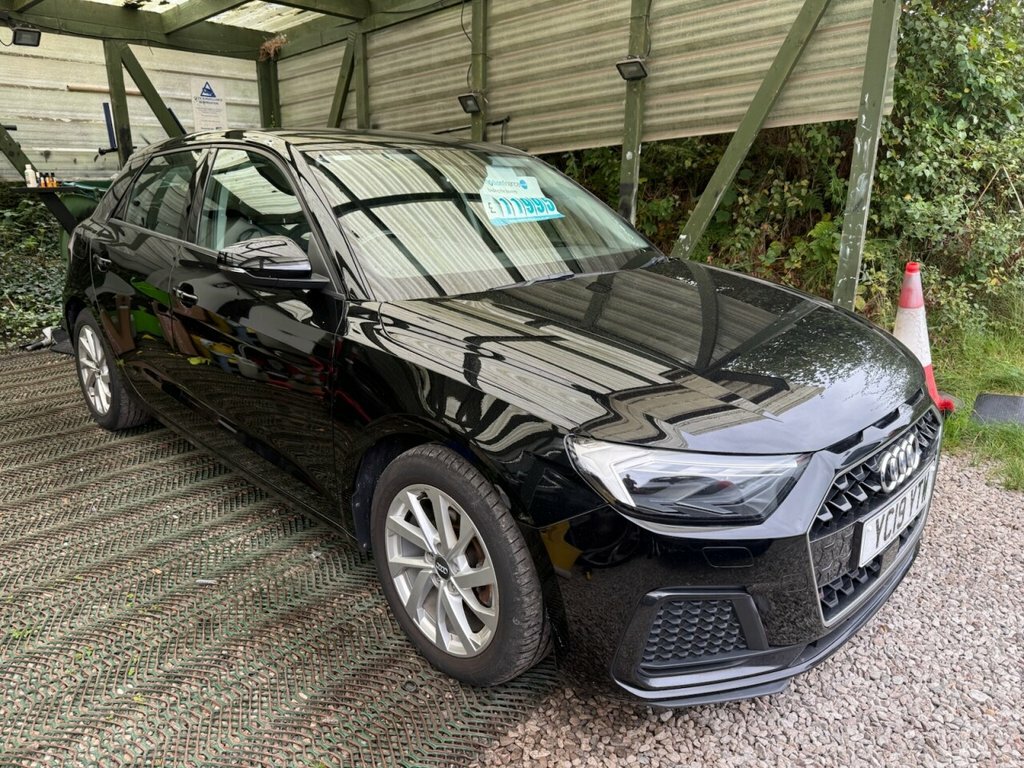 Audi A1 1L Sport Black #2