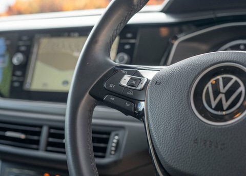 Volkswagen Polo Active White #26
