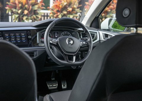 Volkswagen Polo Active White #3