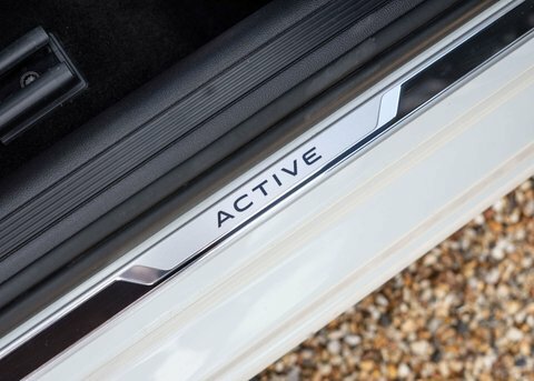 Volkswagen Polo Active White #30