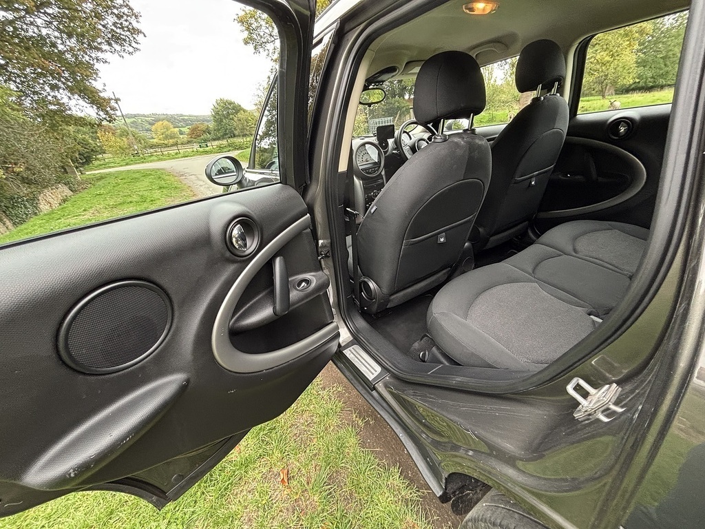 Mini Countryman One White #22