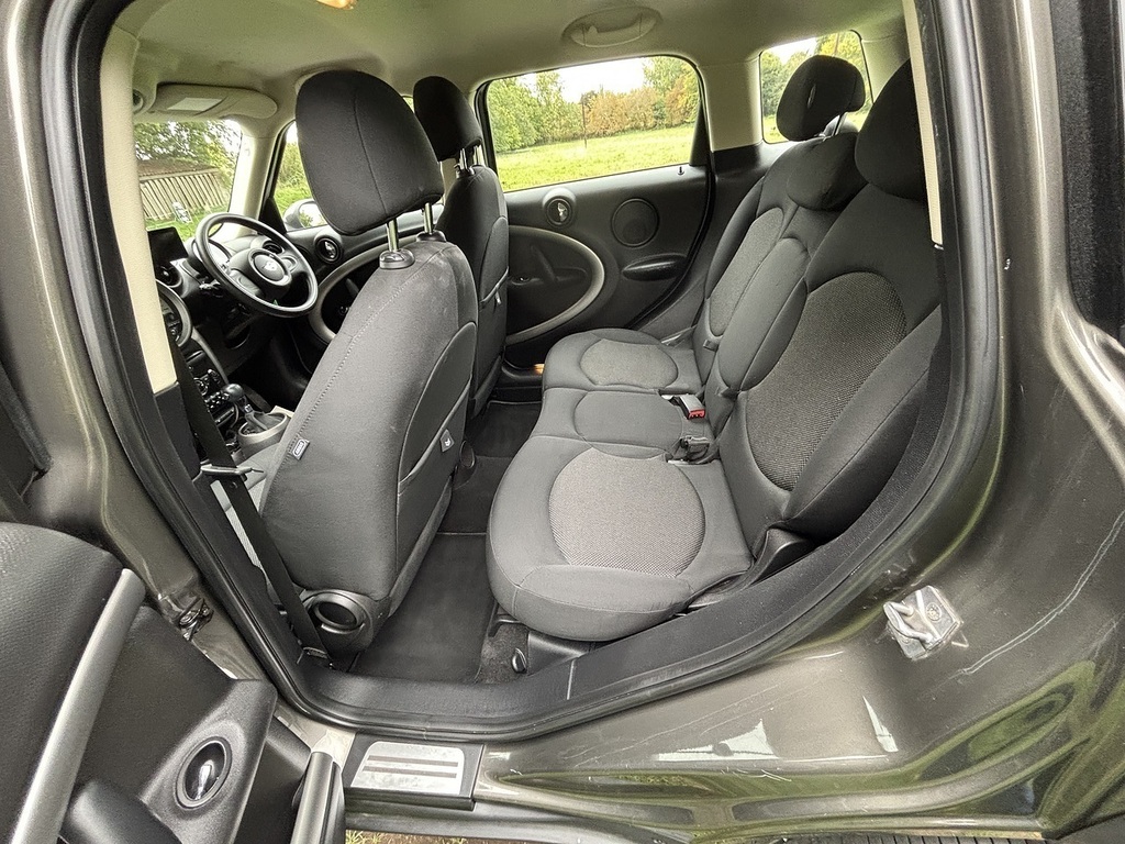 Mini Countryman One White #23