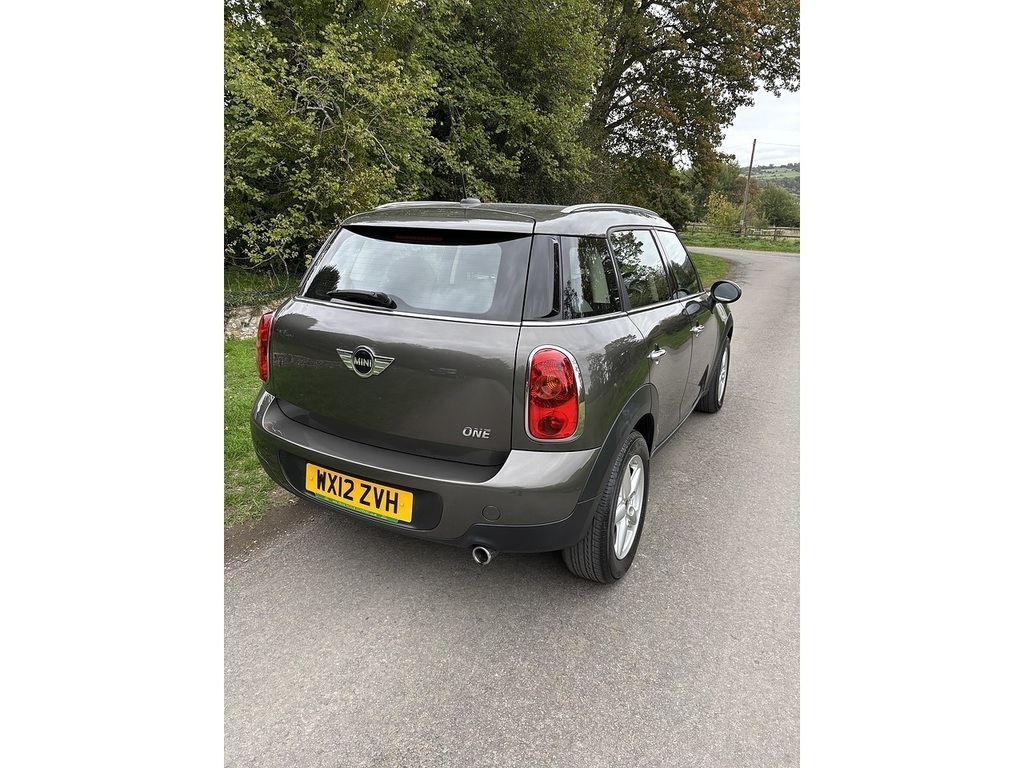Mini Countryman One White #9