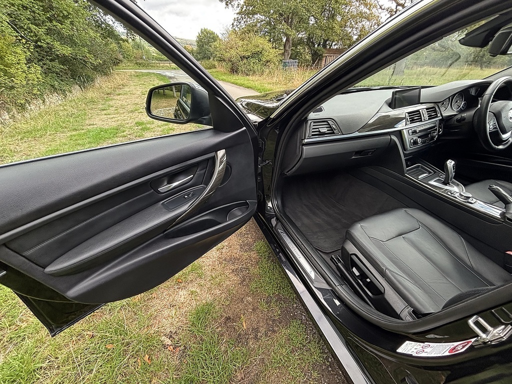 BMW 3 Series Estate Black #20
