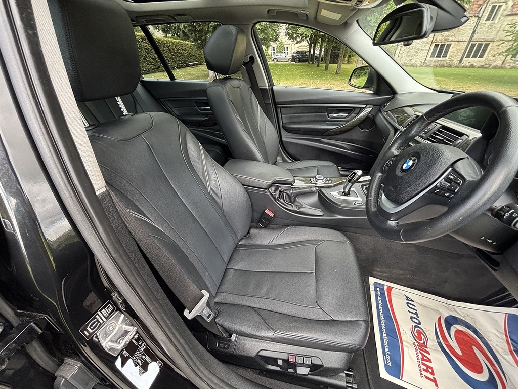 BMW 3 Series Estate Black #19