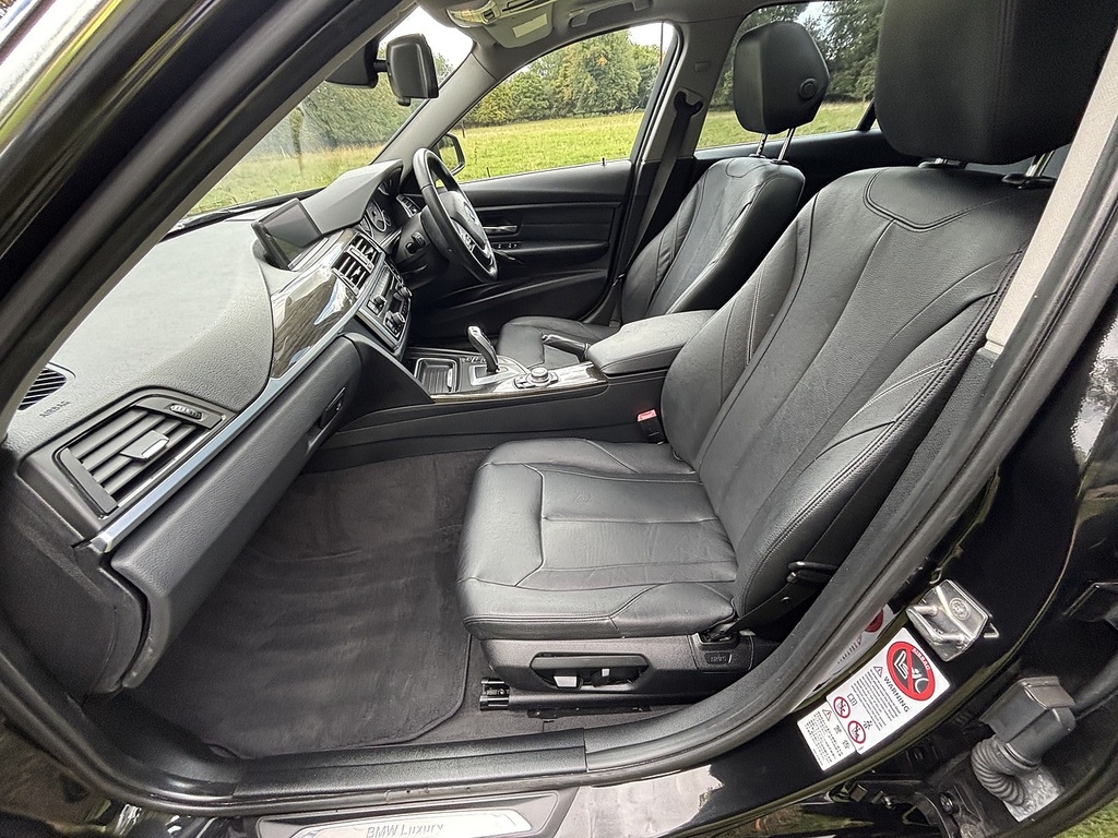 BMW 3 Series Estate Black #21