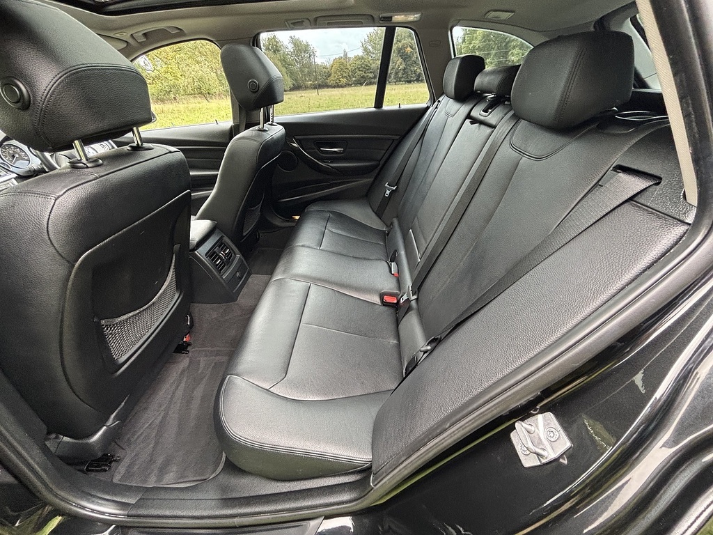 BMW 3 Series Estate Black #23