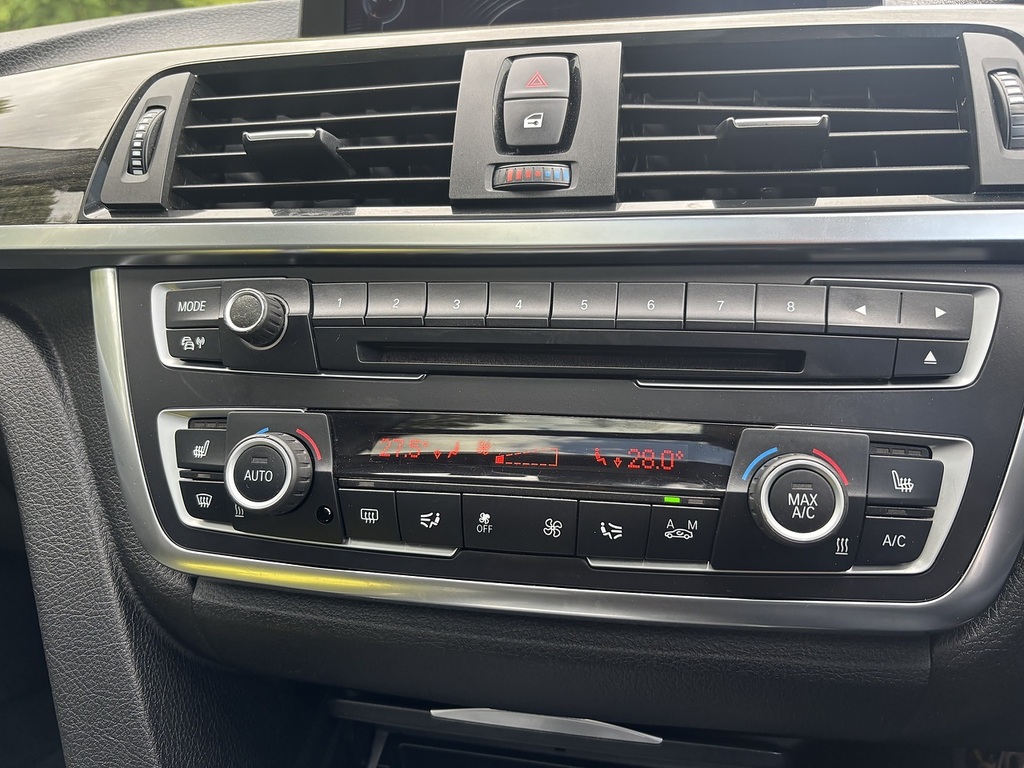 BMW 3 Series Estate Black #30