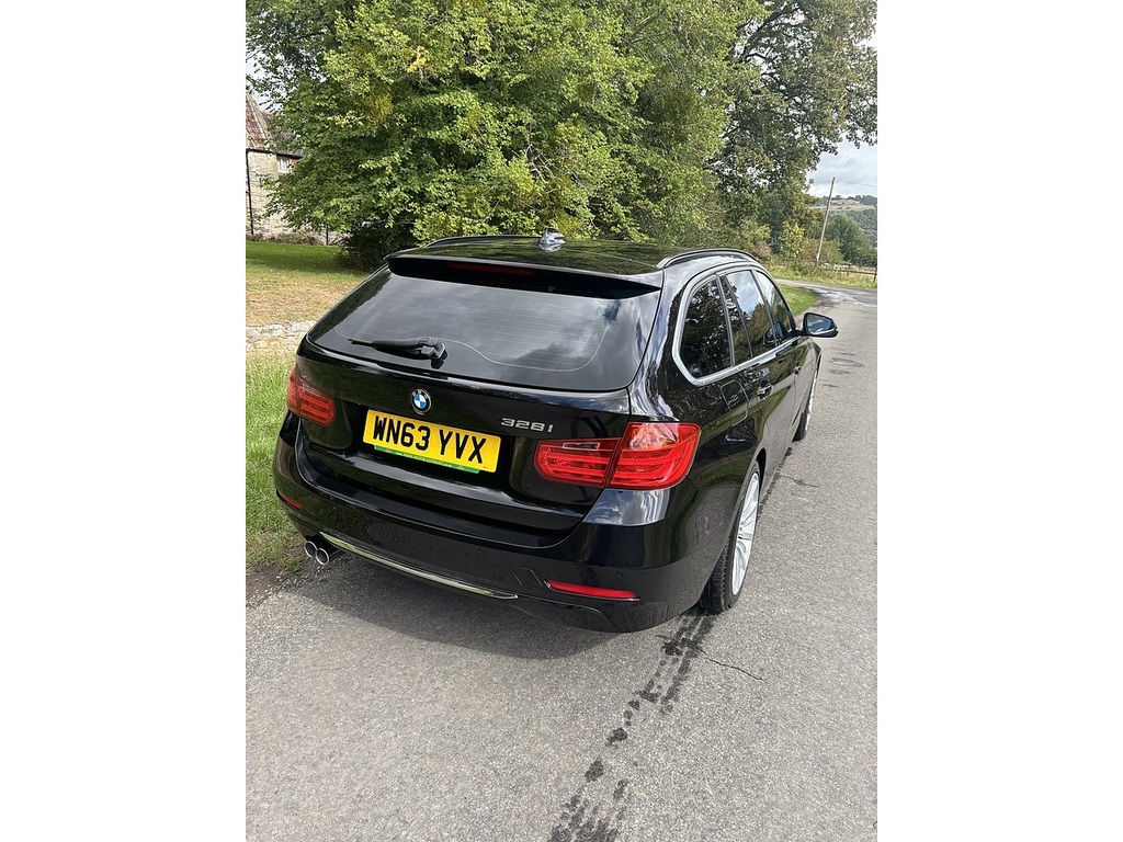 BMW 3 Series Estate Black #14