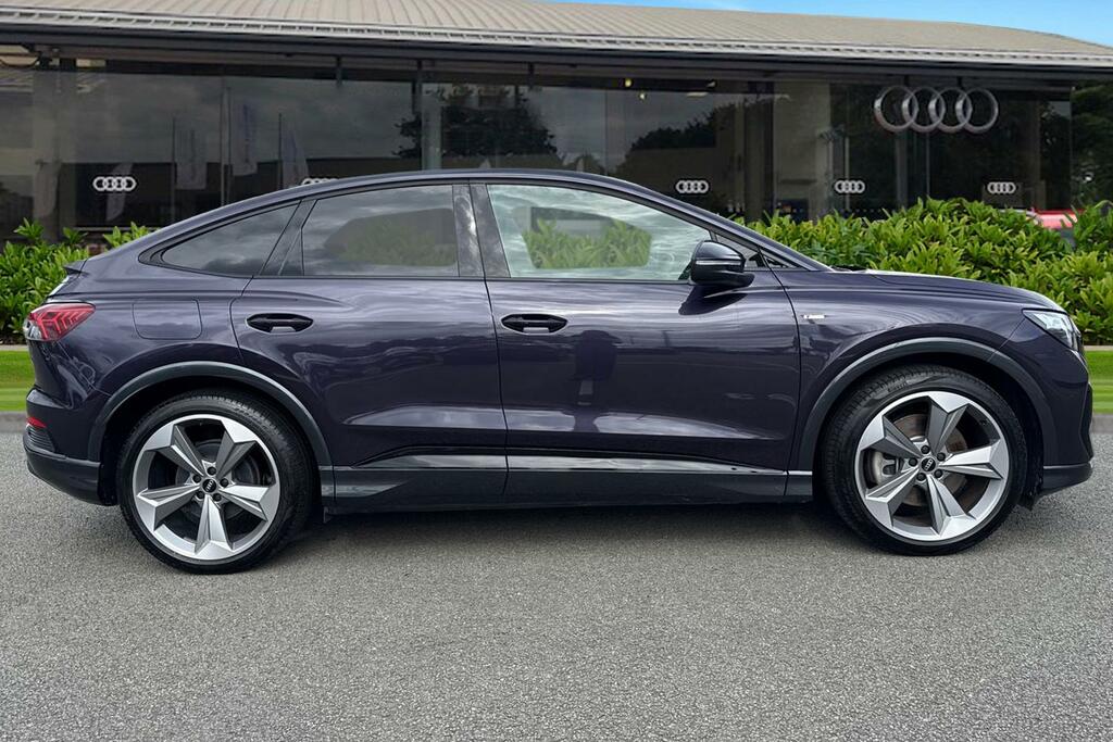 Audi Q4 E Tron Q4 Sportback Black Edition 45 E-tron Quattro 210,0 KR75ZKF Purple #3