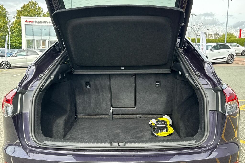 Audi Q4 E Tron Q4 Sportback Black Edition 45 E-tron Quattro 210,0 KR75ZKF Purple #6