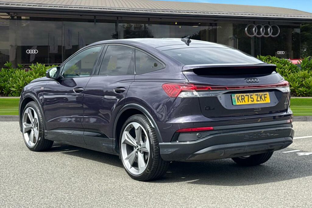 Audi Q4 E Tron Q4 Sportback Black Edition 45 E-tron Quattro 210,0 KR75ZKF Purple #2