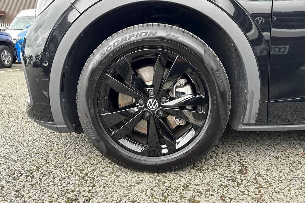 Volkswagen ID.5 Match Pro Black #9