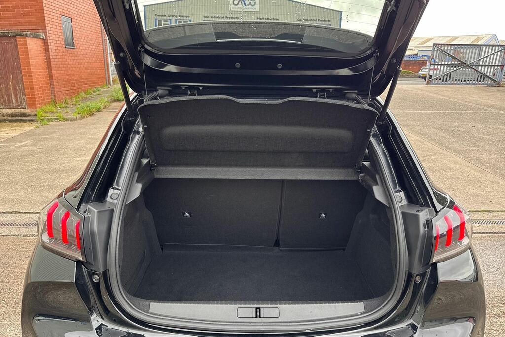Peugeot e-208 50Kwh Gt Black #6