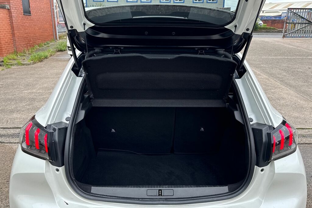Peugeot e-208 50Kwh Gt 11Kw Charger White #6