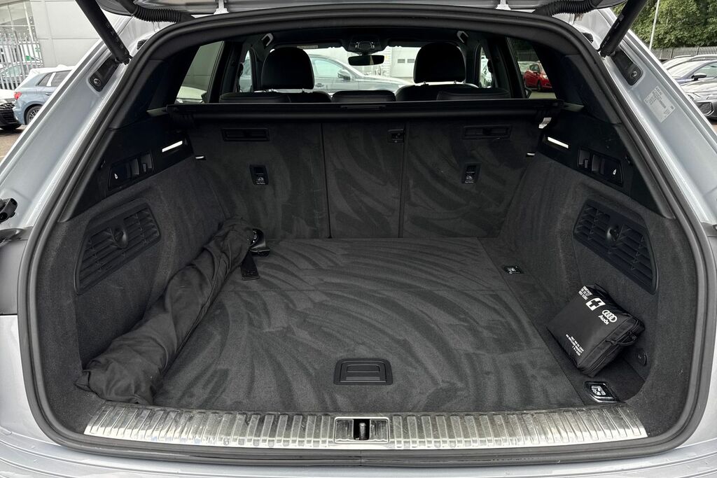 Audi E-tron Black Edition 55 Quattro 300,00 Kw Silver #6