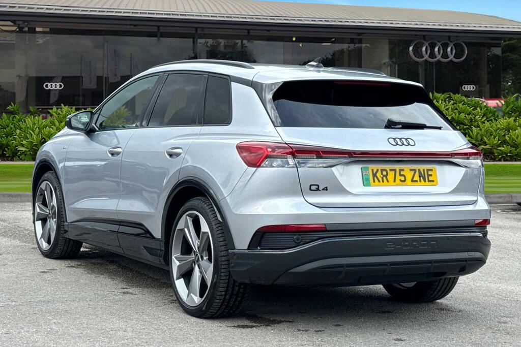 Audi Q4 E Tron Black Edition 45 210,00 Kw Silver #2