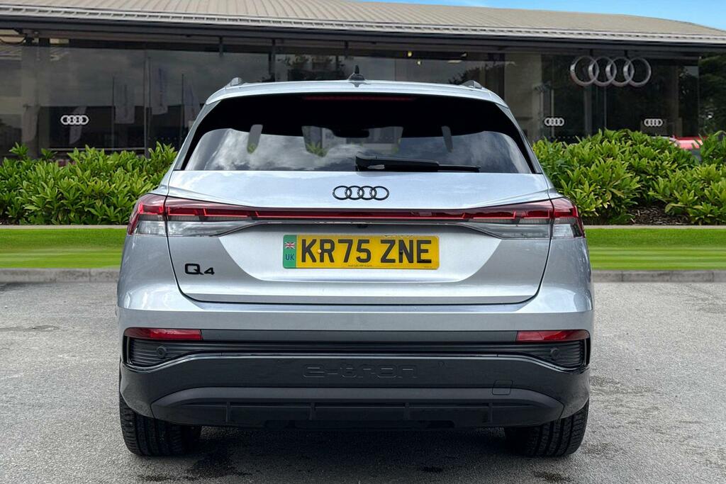 Audi Q4 E Tron Black Edition 45 210,00 Kw Silver #4