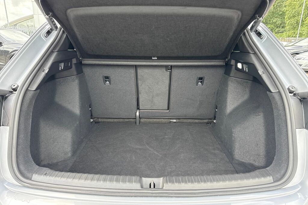 Audi Q4 E Tron Black Edition 45 210,00 Kw Silver #6