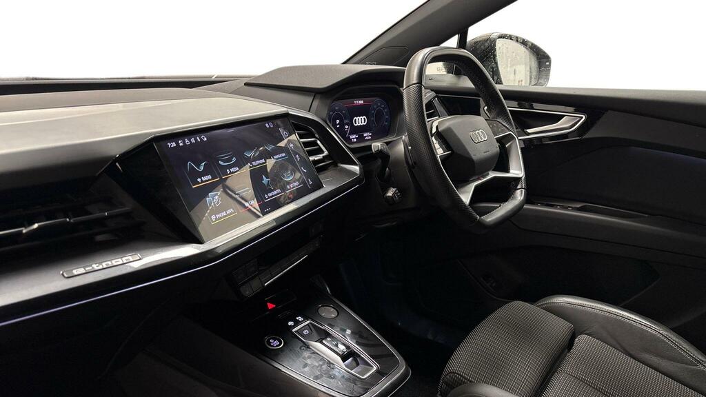 Audi Q4 E Tron S Line 40 150,00 Kw Black #4