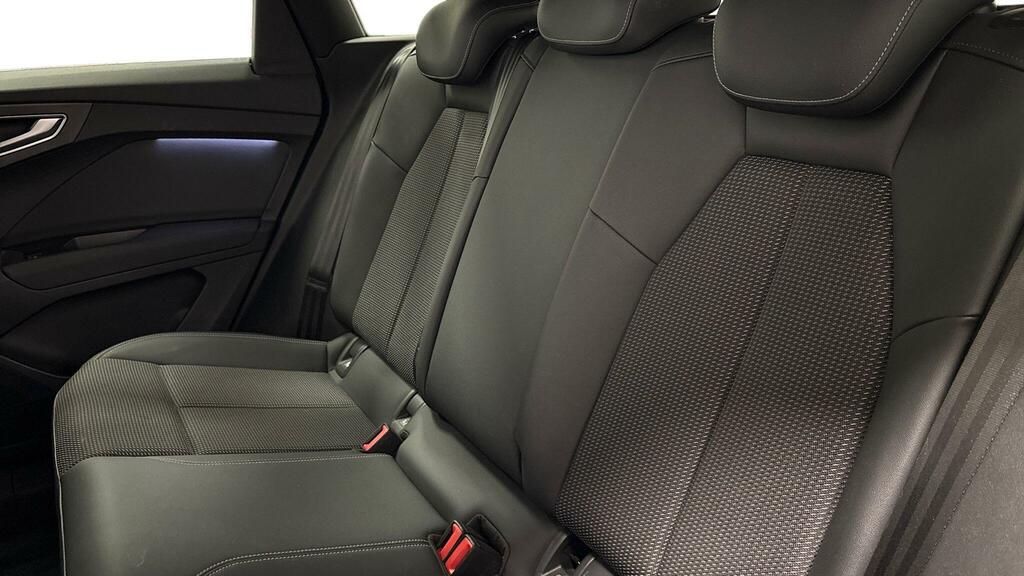 Audi Q4 E Tron S Line 40 150,00 Kw Black #6
