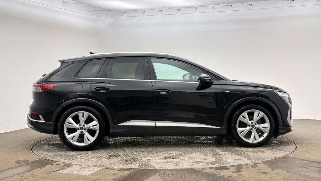 Audi Q4 E Tron S Line 40 150,00 Kw Black #3