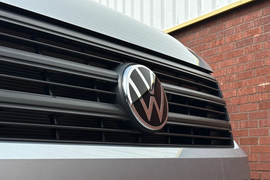 Volkswagen Crafter Cr35 Mwb 140Ps Commerce Plus Panel Van Digital Da White #31