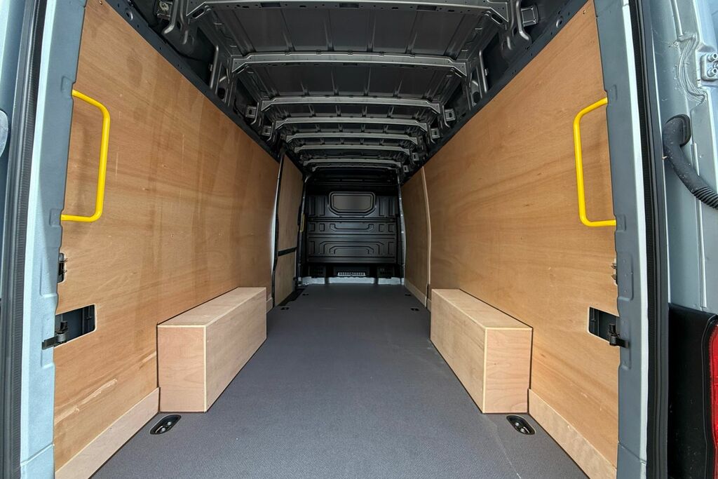 Volkswagen Crafter Cr35 Mwb 140Ps Commerce Plus Panel Van Digital Da White #42