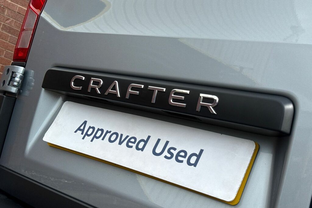 Volkswagen Crafter Cr35 Mwb 140Ps Commerce Plus Panel Van Digital Da White #35