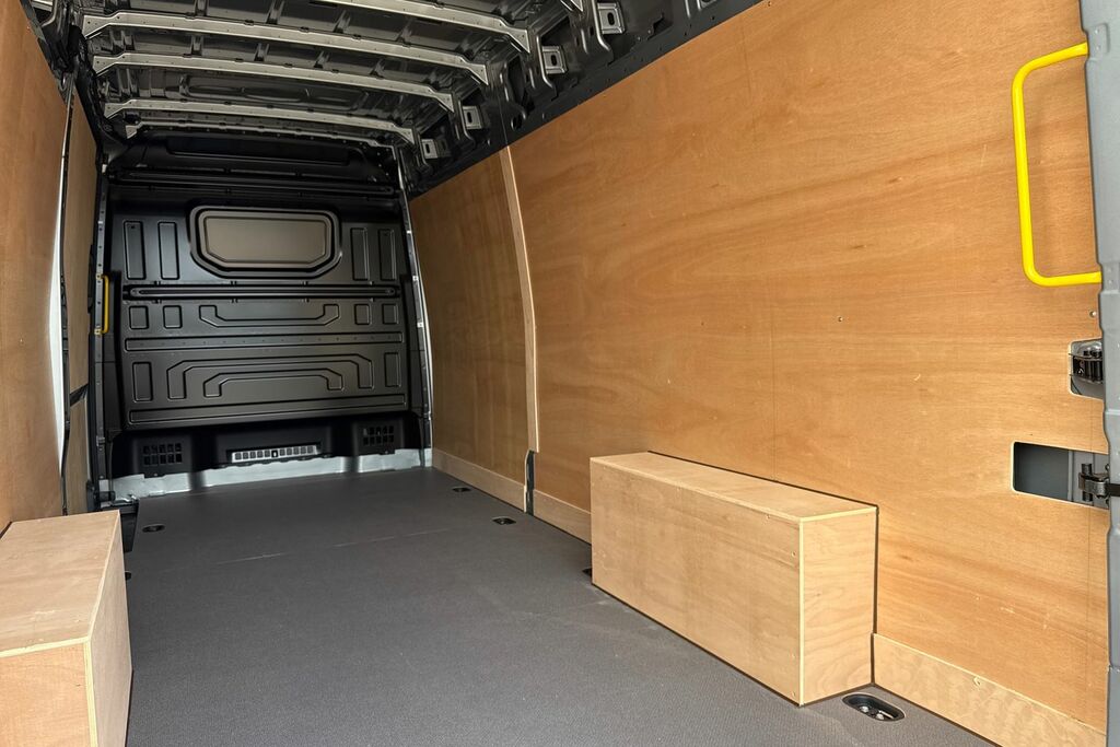 Volkswagen Crafter Cr35 Mwb 140Ps Commerce Plus Panel Van Digital Da White #43