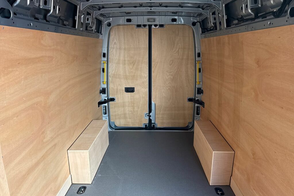 Volkswagen Crafter Cr35 Mwb 140Ps Commerce Plus Panel Van Digital Da White #18