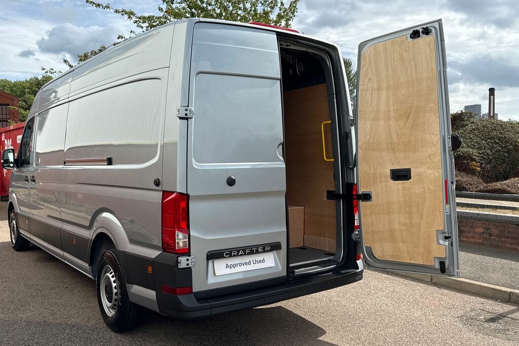 Volkswagen Crafter Cr35 Mwb 140Ps Commerce Plus Panel Van Digital Da White #40