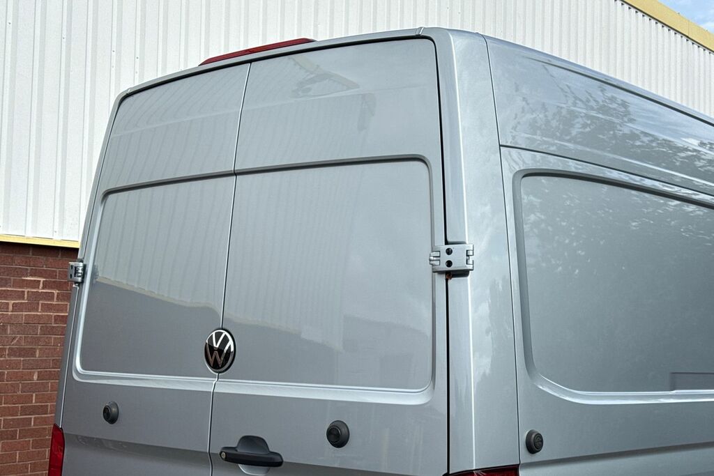 Volkswagen Crafter Cr35 Mwb 140Ps Commerce Plus Panel Van Digital Da White #33