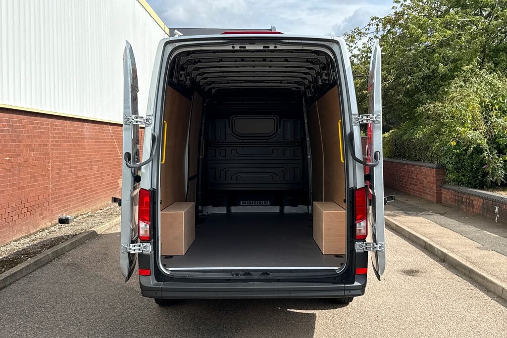 Volkswagen Crafter Cr35 Mwb 140Ps Commerce Plus Panel Van Digital Da White #39