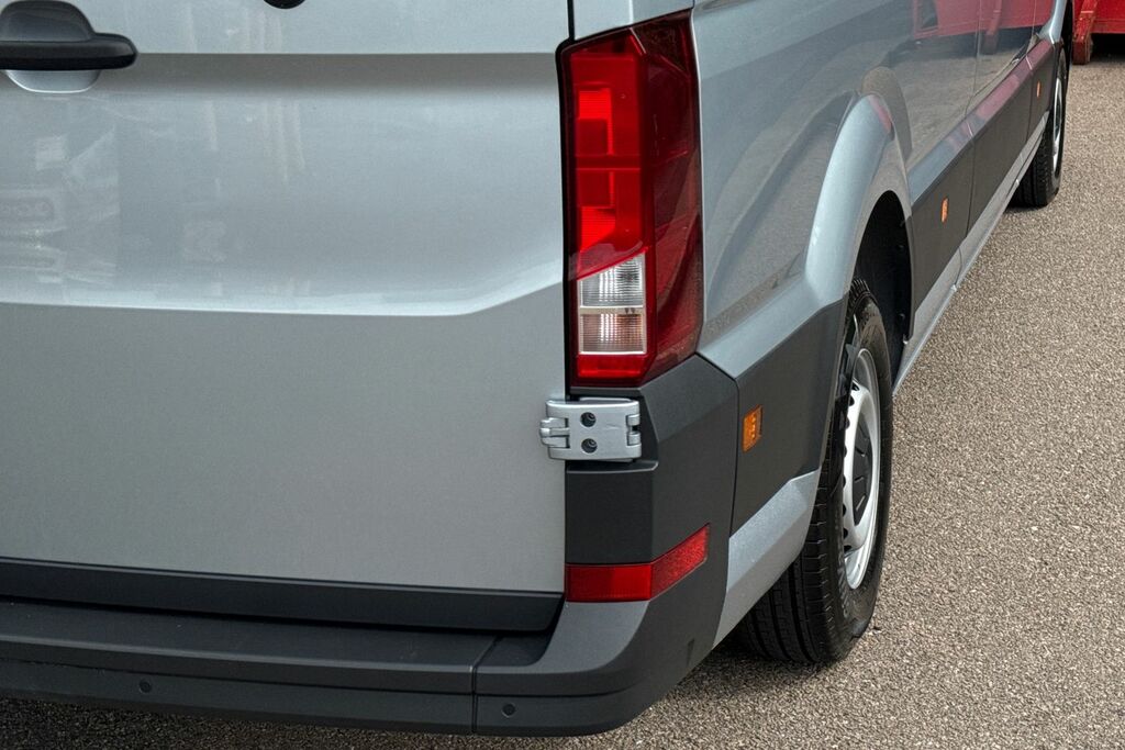 Volkswagen Crafter Cr35 Mwb 140Ps Commerce Plus Panel Van Digital Da White #36