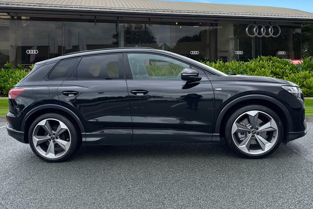 Audi Q4 E Tron Black Edition 45 210,00 Kw Black #3