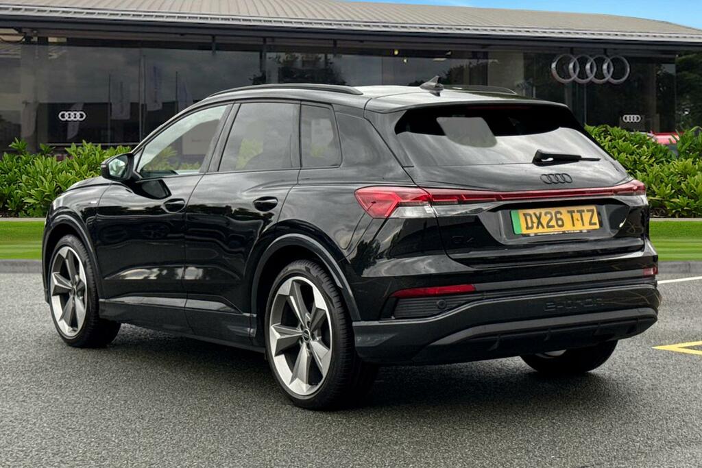 Audi Q4 E Tron Black Edition 45 210,00 Kw Black #2