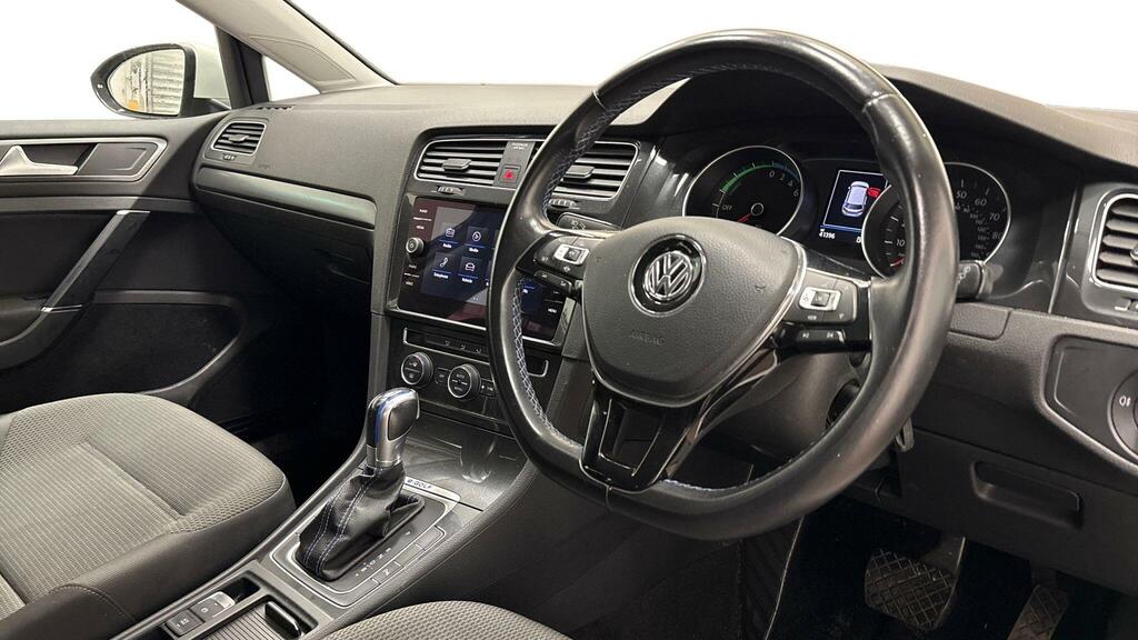 Volkswagen e-Golf 35.8Kwh E-golf White #6
