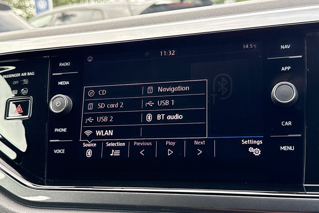 Volkswagen Polo Hatchback White #31