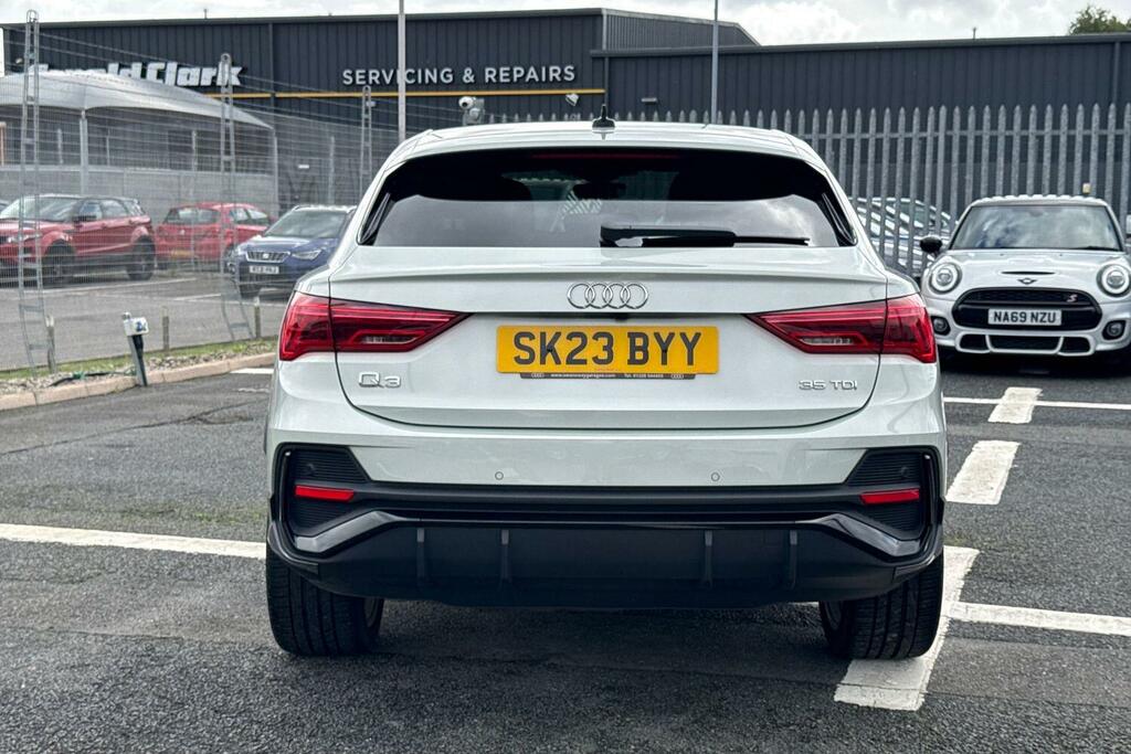 Audi Q3 Black Edition 35 Tdi 150 Ps S Tronic Silver #4