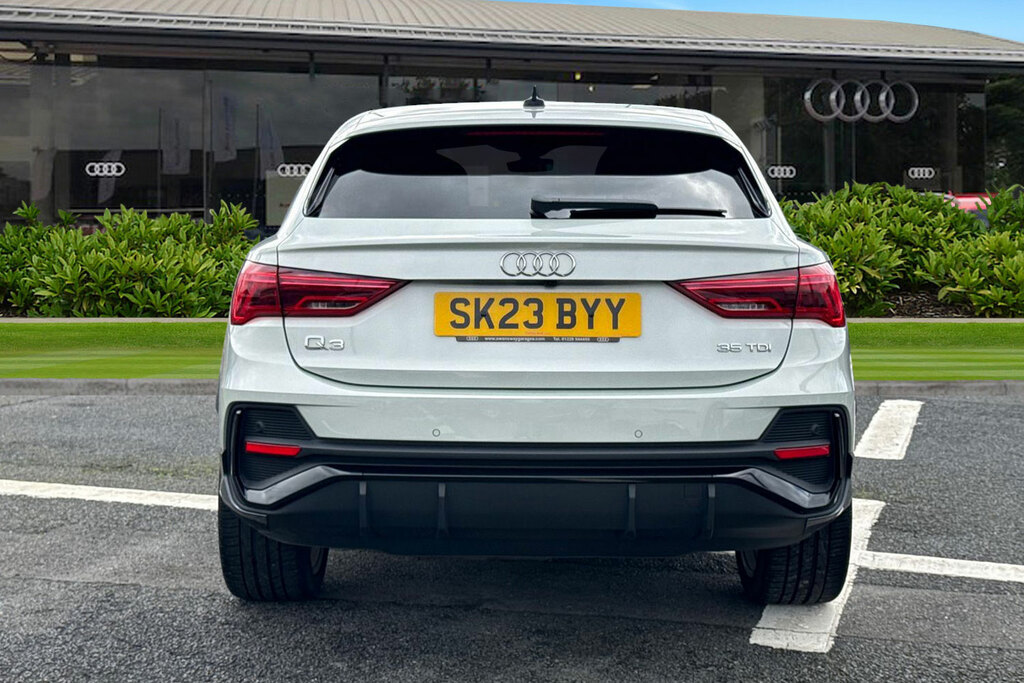 Audi Q3 Black Edition 35 Tdi 150 Ps S Tronic Silver #4