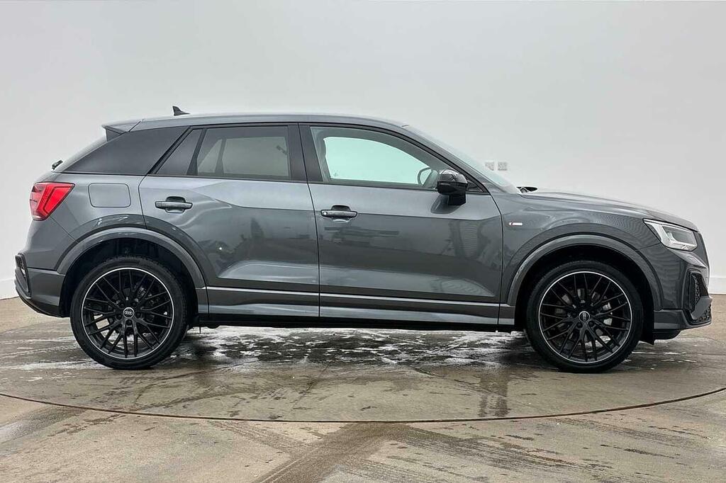Audi Q2 Black Edition 35 Tfsi 150 Ps S Tronic Grey #4