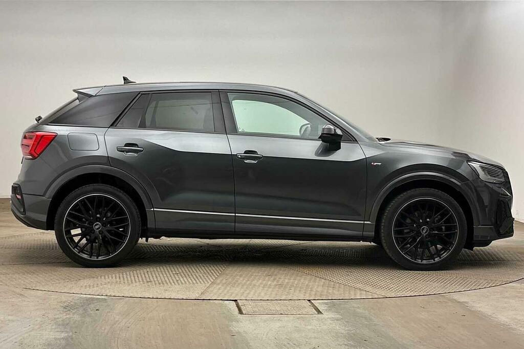 Audi Q2 Black Edition 35 Tfsi 150 Ps S Tronic Grey #4