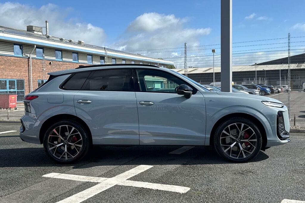 Audi Q3 2.0 Tdi Edition 1 S Tronic Grey #3