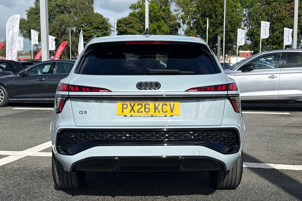 Audi Q3 2.0 Tdi Edition 1 S Tronic Grey #4